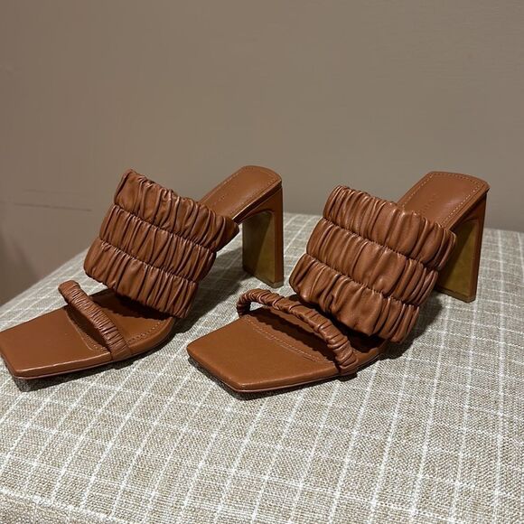 Jonathan SIMKHAI Felix Elastic 3.5 in‎ Heeled Mules - Size 38 (7.5) - Picture 5 of 15